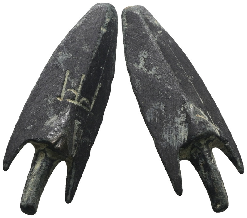 Weight 13,25 gr - Diameter 42 mm. ANCIENT ROMAN BRONZE ARROW HEADS.(Circa 2 th C...