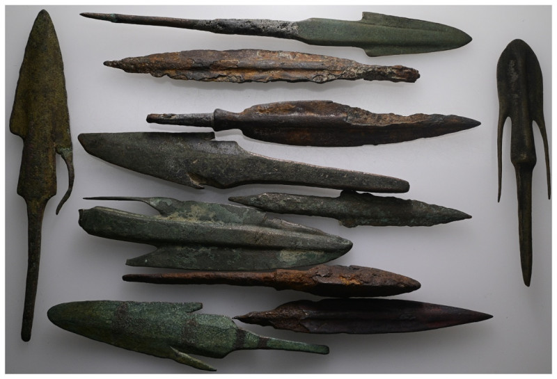 11 pieces, sold as seen. ANCIENT BRONZE ARROW HEADS. Sold as seen. No Return.