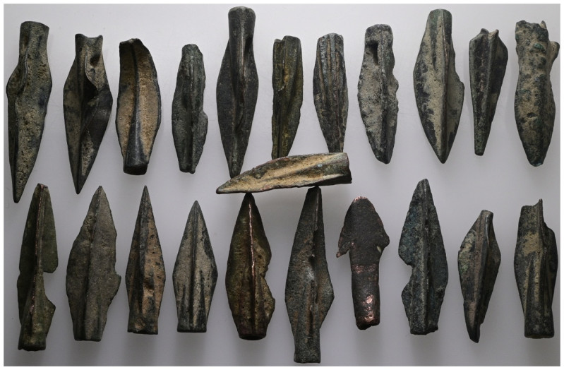 22 pieces, sold as seen. ANCIENT BRONZE ARROW HEADS. Sold as seen. No Return.