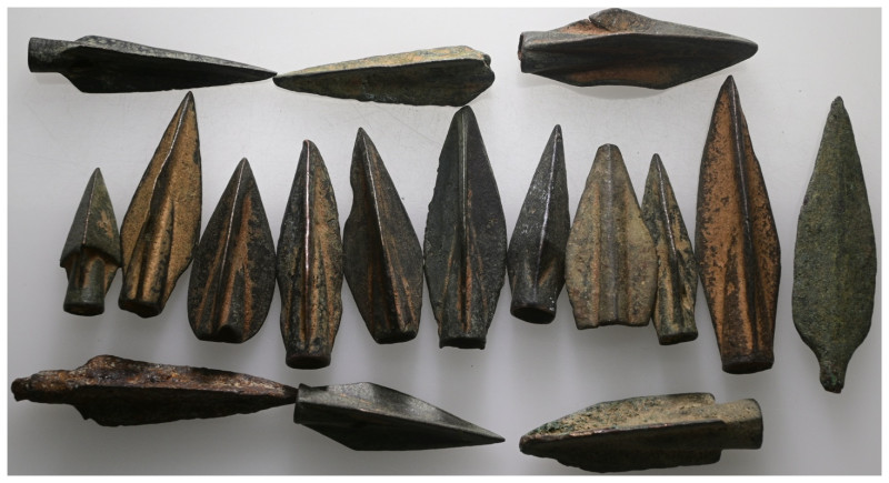 17 pieces, sold as seen. ANCIENT BRONZE ARROW HEADS. Sold as seen. No Return.