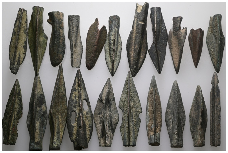 22 pieces, sold as seen. ANCIENT BRONZE ARROW HEADS. Sold as seen. No Return.