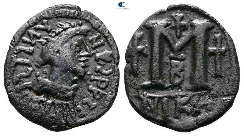 The Ostrogoths. Uncertain mint AD 493-526.
 Æ Follis 40 Nummi

28 mm, 9,86 g...