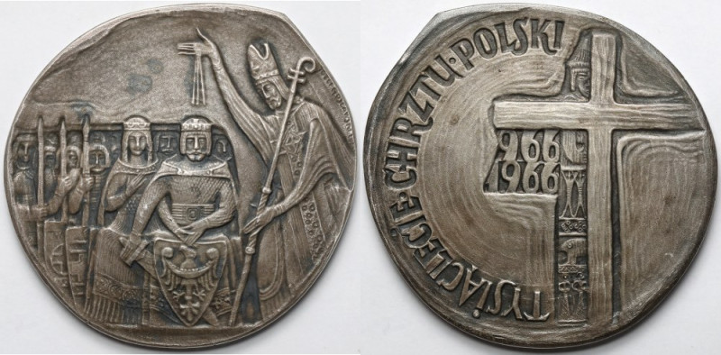 Medal Tysiąclecie Chrztu Polski 1966 (Gosławski) Metal srebrzony, wymiary: 76 x ...