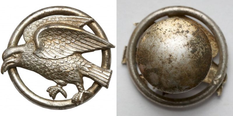 Organizacja Sokół - Spinka do kołnierza Średnica: 22 mm, grubość: 14 mm.