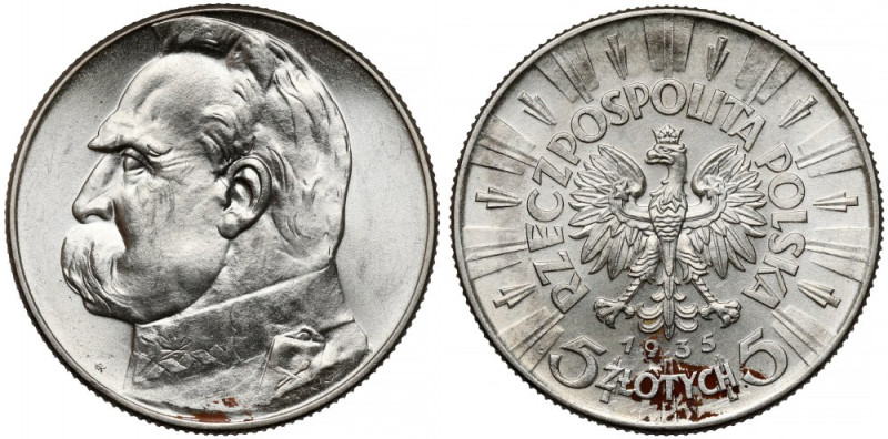 Piłsudski 5 złotych 1935 Mennicza moneta z rysą pod portretem i ryskami u dołu a...