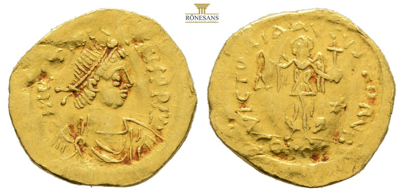 JUSTIN II (565-578). GOLD Tremissis. Constantinople. 1,35 g. 15,1 mm.
Obv: D N I...