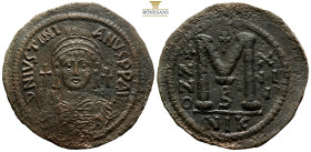 Justinianus I. 40 Nummi. RY 13 = 539/40 d.C. Nicomedia. Ae. 20,6 g. 42,5 mm. Obv: D N IVSTIANVS P P AVC, helmeted and cuirassed bust facing, holding g...