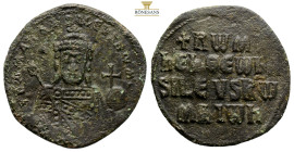 Constantinus VII Porphyrogenitus AE Follis (913-959 AD), with (27,1 mm, 5,9 g.)
Obv. +RWMAN bASILEVS RWM, bust of Romanus facing, wearing crown and je...