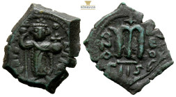 Constans II (641-668). Æ 40 Nummi Constantinople. 6,8 g. 24,3 mm.