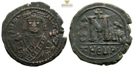 Mauricius Tiberius. Follis. 597-598 AD. Antioch. (Sear-533). (Doc-168b). Anv.: Facing bust of Maurice, wearing crown with pendilia and consular robes,...