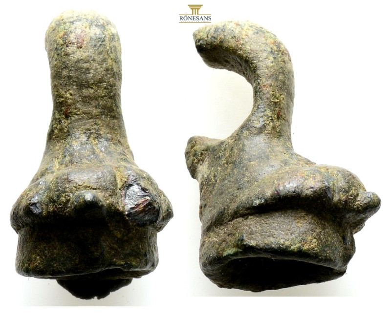 Ancient bronze figure, 33,4 g. 36 2 mm.