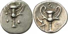Greek Italy. Southern Apulia, Tarentum. AR Obol, c. 280-228 BC. D/ Kantharos. R/ Kantharos; to left, torch. HN Italy 1076. AR. g. 0.55 mm. 11.00 VF.