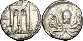 Greek Italy. Bruttium, Kroton. AR Triobol, c. 525-425 BC. D/ QPO. Tripod. R/ Octopus. HN Italy 2128. SNG ANS 330. AR. g. 1.25 mm. 12.00 A very attract...