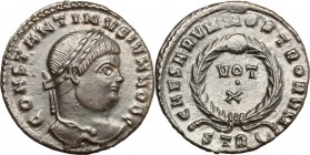 Constantine II as Caesar (317-337). AE Follis, Treveri mint, 323-4 AD. D/ CONSTANTINVS IVN NOB C. Laureate head right. R/ CAESARVM NOSTRORVM. Laurel w...