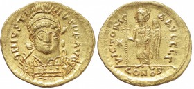 Justin I (518-527). AV Solidus, Constantinople mint. D/ DN IVSTINVS PP AVG. Helmeted and cuirassed bust three-quarter facing right, holding spear and ...