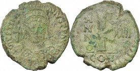 Justinian I (527-565). AE Half Follis. Sicilian mint? Dated RY 14. D/ DN IVSTINIANVS PP AG. Helmeted and cuirassed bust facing, holding globus crucige...
