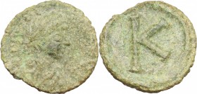 Justinian I (527-565). AE Half Follis. Salona (?) mint. D/ Diademed, draped and cuirassed bust right. R/ Large K within wreath. D.O. 360. Sear 331. AE...
