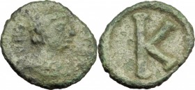 Justinian I (527-565). AE Half Follis, Salona (?) mint. D/ Diademed, draped and cuirassed bust right. R/ Large K within wreath. D.O. 360. Sear 331. AE...
