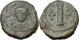 Tiberius II Constantine (578-582). AE Follis. Ravenna mint. D/ [Dm TIb CONSTANT PP AVG]. Crowned and cuirassed bust facing, holding globus cruciger. R...
