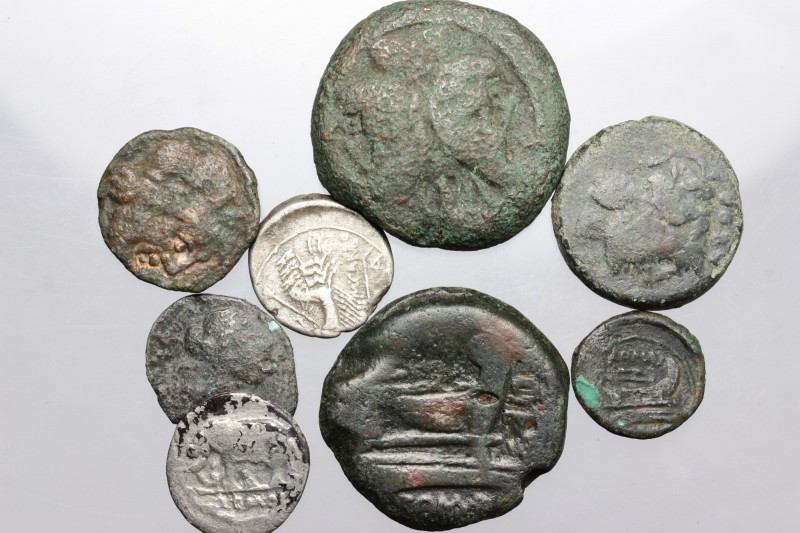 Roman Republic. Multiple lot of eight (8) unclassified coins, mostly AE, includi...