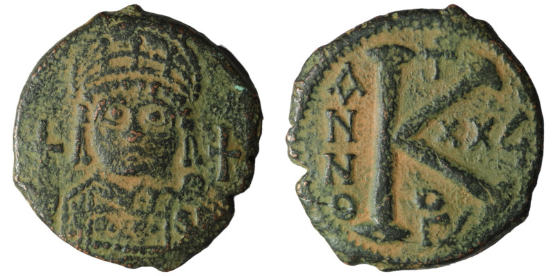 Justinian I. (527-565 AD) Æ 1/2 Follis. Theoupolis. Obv: crowned bust facing hol...