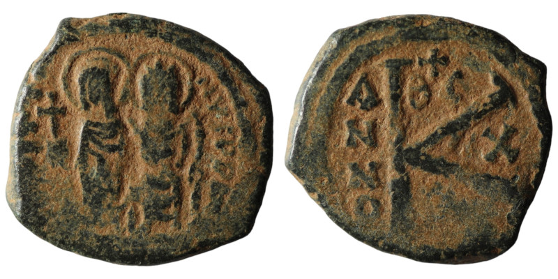 Justin II. and Sophia. (565-578 AD). 1/2 Follis. Constantinople. Obv: Justin II....