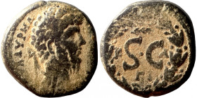 Lucius Verus, 161-169. Laureate head of Lucius Verus right. Rev. S C, Ε below, all within laurel wreath.
22mm 11,79g
Artificial sand patina