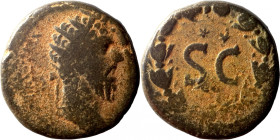 Lucius Verus, 161-169. Laureate head of Lucius Verus right. Rev. S C, Ε below, all within laurel wreath.
22mm 8,10g
Artificial sand patina