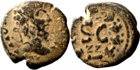 Lucius Verus, 161-169. Laureate head of Lucius Verus right. Rev. S C, Ε below, all within laurel wreath.
16mm 4,06g
Artificial sand patina