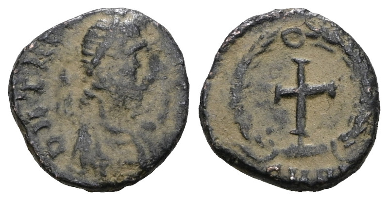 Theodosius II Æ Nummus, Uncertain mint (Nicomedia or Cyzicus), AD 445-450. . art...