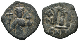 Constans II. (641-668 AD). Follis. Constantinople. Obv: Constans II. standing facing. Rev: M. Weight 3,61 gr - Diameter 21 mm