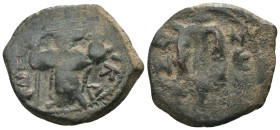 Constans II. (641-668 AD). Follis. Obv: Constans II. standing facing. Rev: M. Weight 4,53 gr - Diameter 23 mm