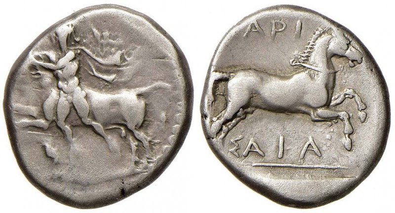 TESSAGLIA Larissa Dracma (440-400 a.C.) Uomo che lotta on un toro a s. – R/ Cava...
