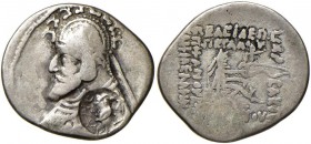SAKASTAN Otannes (circa 38 a.C.) Dracma – Busto a s. di Phraates III – R/ Arciere seduto a d. – Sell. 91.2 AG (g 3,58) Contromarca al D/. Con cartelli...