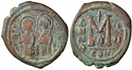 Giustino II (565-578) Follis (Costantinopoli) Gli imperatori seduti di fronte – R/ Lettera M – Sear 360 AE (g 14,12)
MB