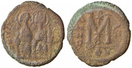 Giustino II (565-578) Follis (Costantinopoli) Gli imperatori seduti di fronte – R/ Lettera M – Sear 360 AE (g 13,32)
B+