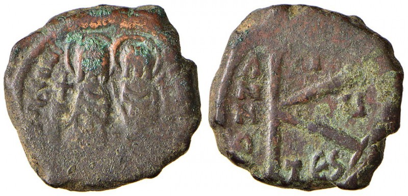 Giustino II (565-578) Mezzo follis (Thessalonica) Gli imperatori seduti di front...