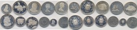 Lotto di 11 monete come da foto, alcune rare: Mauritius, Guinea, ecc. Lotto interessante 
FDC-FS