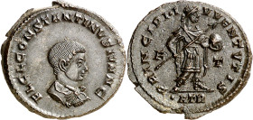 (317-318 d.C.). Constantino II. Treveri. AE 20. (Spink 17135) (Co. 143) (RIC. 172). Anv.: FL. CL. CONSTANTINVS IVN. N. C. Su busto drapeado y acorazad...