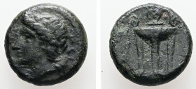 Sicily, Syracuse. After ca. 212 BC. AE. 2.79 g. - 13.60 mm.
Obv.: Laureate head of Apollo left; cornucopia behind.
Rev.: Tripod.
Ref.: HGC 2, 1523.
Fi...