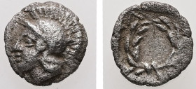 Aeolis, Elaia. AR, Hemiobol. 0.43 g. - 8.29 mm. Circa 450-400 BC.
Obv.: Helmeted head of Athena left.
Rev.: Wreath.
Ref.: SNG Copenhagen 164.
Fine.