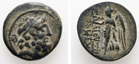 Cilicia, Elaioussa Sebaste. ca. 1st century BC. AE. 7.54 g. - 23.32 mm.
Obv.: Laureate head of Zeus right; Θ monogram to left.
Rev.: EΛAIOYΣΣΙΩN. Nike...