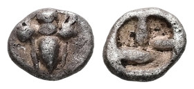 Ionia, Ephesos. AR, 1/48 Stater. 0.27 g. - 6.45 mm. Circa 550-500 BC. Persic standard.
Obv.: Bee
Rev.: Quadripartite incuse square.
Ref.: Karwiese Ser...