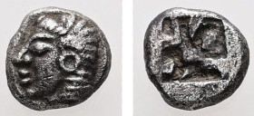 Ionia, Kolophon. AR, Tetartemorion. 0.38 g. - 6.11 mm. Late 6th century BC.
Obv.: Archaic head of Apollo to left.
Rev.: Quadripartite incuse square.
R...