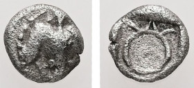 Ionia, Magnesia ad Maeandrum. Themistokles, ca. 465-460/50 BC. AR, Trihemitartemorion. 0.24 g. - 5.99 mm.
Obv.: Eagle with spread wings and legs.
Rev....