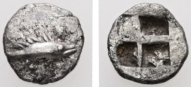 Mysia, Kyzikos. AR Hemiobol. 0.42 g. - 8.31 mm. c. 550-480 BC.
Obv.: Tunny fish swimming right.
Rev.: Quadripartite incuse square.
Ref.: Rosen 521.
Ve...