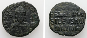 Constantine VII Porphyrogenitus, with Romanus I. AD.913-959. AE, Follis. 5.81 g. - 25.50 mm. Constantinople.
Obv.: + RωMAҺ ЬASILЄVS RωM. Crowned, bear...