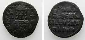 Constantine VII Porphyrogenitus and Romanus I, AD 913-959. AE, Follis. 6.30 g. 25.45 mm. Constantinople.
Obv: + RωMAҺ ЬASILЄVS RωM. Crowned, bearded, ...