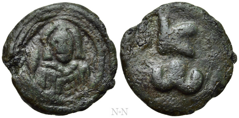 CONSTANTINE VII PORPHYROGENITUS (913-959). Ae. Cherson. 

Obv: Crowned bust fa...