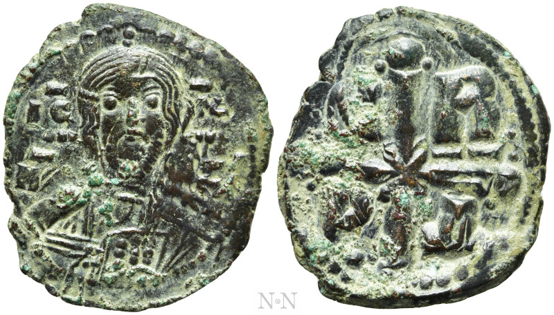 ROMANUS IV DIOGENES (1068-1071). Follis. Constantinople. 

Obv: IC - XC / NI -...
